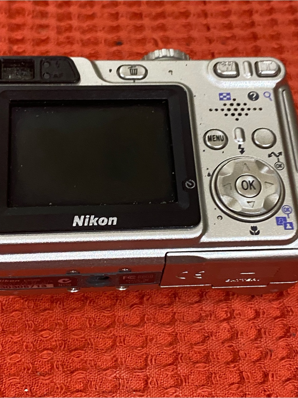 Nikon Coolpix 5900 Digital Silver Camera - EUC - Picture 5 of 11